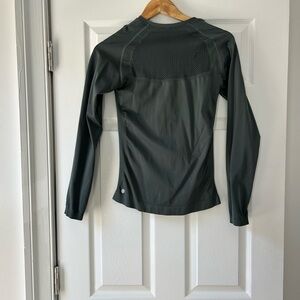 Athletic long sleeve shirt